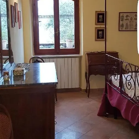 Lunigiana - Schone Mit Grosser Terrasse Und Mit Blick Auf Garten Lägenhet Castelnuovo Magra