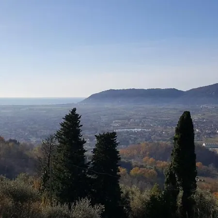 Lunigiana - Schone Mit Grosser Terrasse Und Mit Blick Auf Garten