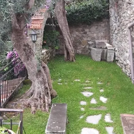 Lägenhet Lunigiana - Schone Mit Grosser Terrasse Und Mit Blick Auf Garten