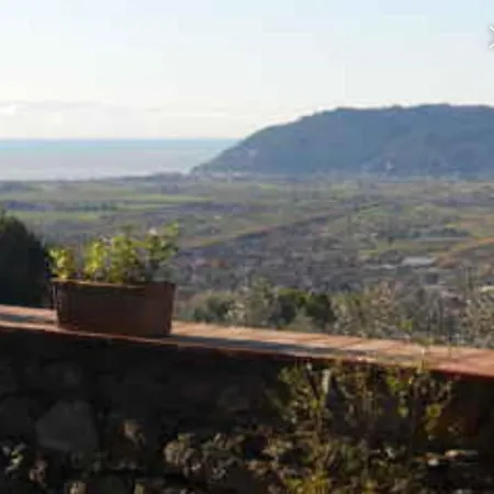 Lunigiana - Schone Mit Grosser Terrasse Und Mit Blick Auf Garten